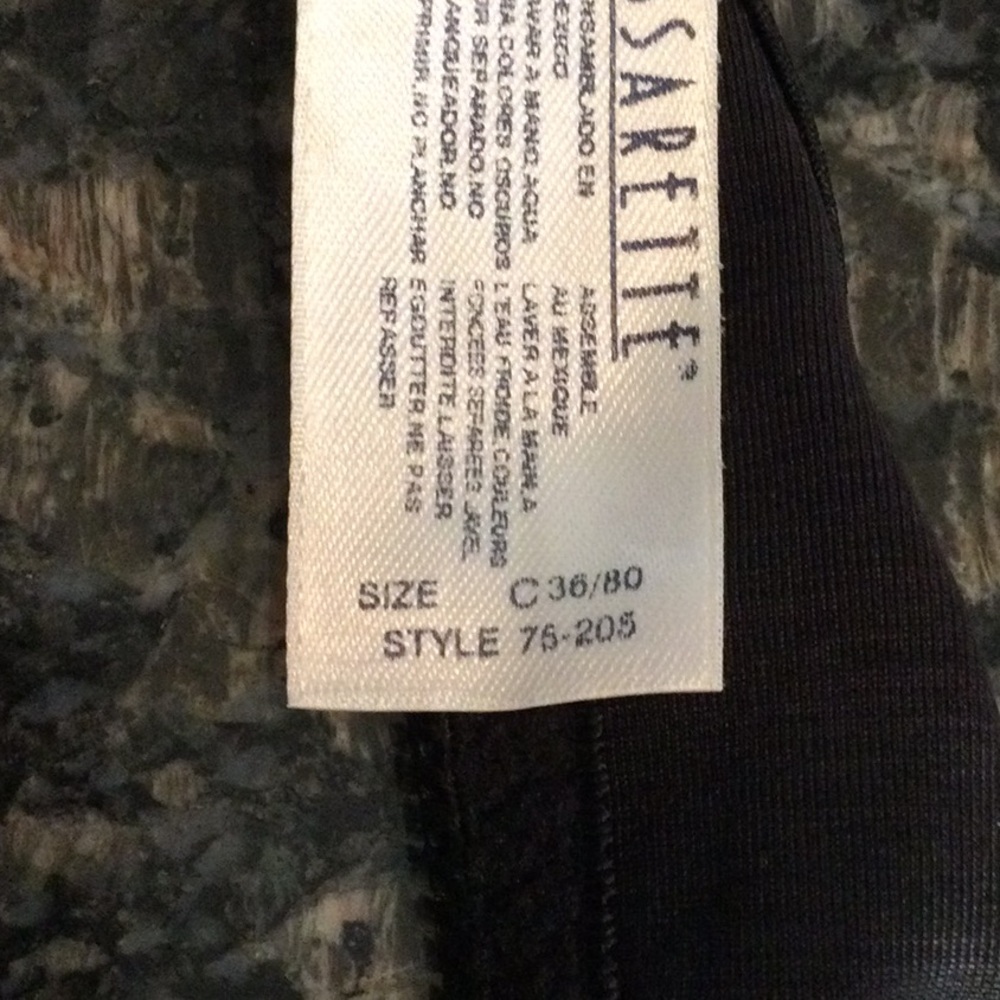 Vassarette Black T-Shirt Bra - Picture 11 of 12